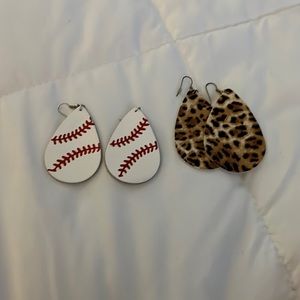 2 pairs of leather earrings